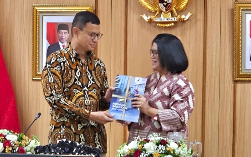 SERTIJAB. Taruna Ikrar melakukan Serah Terima Jabatan (Sertijab) sebagai Kepala BPOM dari pejabat sebelumnya Lucia Rizka Andalusia di Aula Bhinneka Tunggal Ika lantai 1 Kantor BPOM, Jl Percetakan Negara Nomor 23, Jakarta, Selasa (20/8/2024). foto: istimewa