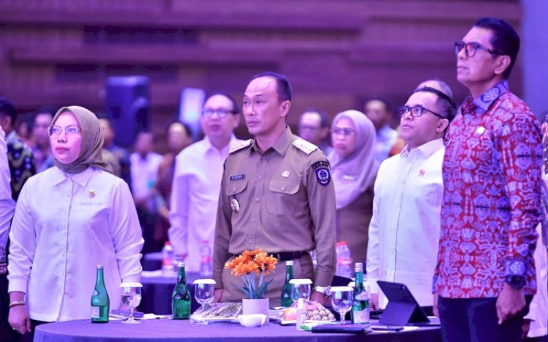 RAKOR. Pj Gubernur Sulsel Zudan Arif Fakrulloh menghadiri Rapat Koordinasi (Rakor) Implementasi Kebijakan Kementerian PANRB Bidang Kelembagaan dan Tata Laksana bagi Wilayah Indonesia Timur, yang dibuka Menteri PANRB Abdullah Azwar Anas di Makassar, Senin (26/8/2024). foto: istimewa