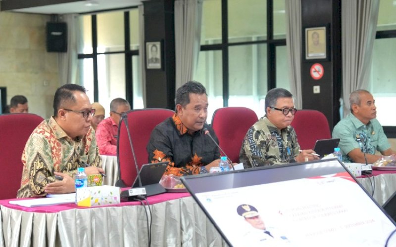 EVALUASI. Pj Gubernur Sulbar, Bahtiar Baharuddin (kedua kiri), menghadiri evaluasi Pj Gubernur yang dilaksanakan Kemendagri, Kamis (5/9/2024). foto: istimewa