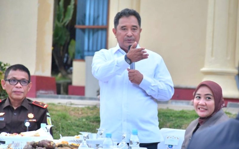 KOORDINASI. Pj Gubernur Sulbar, Bahtiar Baharuddin, memimpin koordinasi persiapan Pilkada Serentak 2024 di Rumah Jabatan Gubernur Sulbar, Selasa (17/9/2024). foto: istimewa