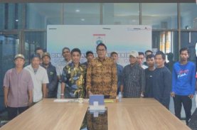 DKP Sulbar Serahkan Bantuan ke Nelayan