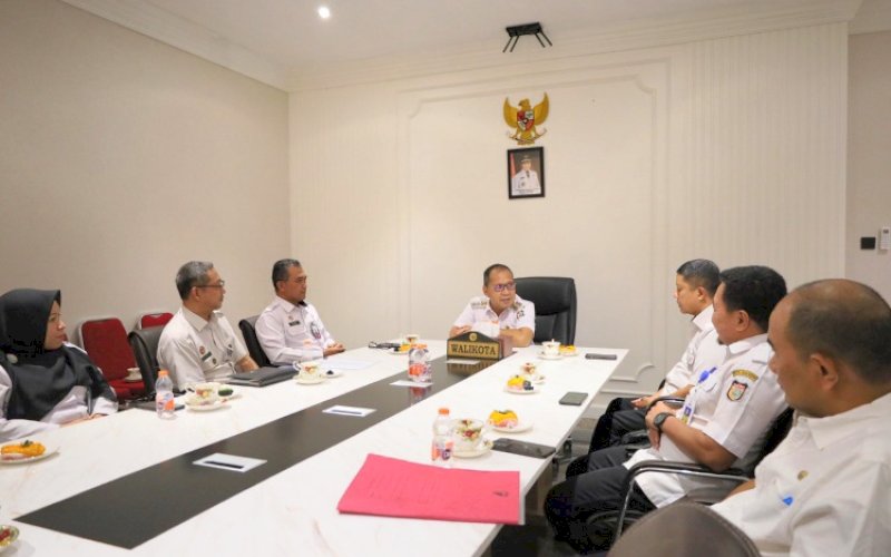 PERTEMUAN. Wali Kota Makassar Moh Ramdhan Pomanto menerima audiensi Kepala Balai Pemasyarakatan Klas I Makassar Surianto di Kantor Balai Kota Makassar, Rabu (18/9/2024). foto: istimewa