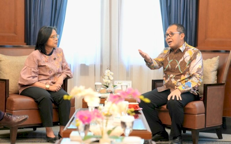 SILATURAHMI. Wali Kota Makassar, Moh Ramdhan Pomanto, bersilaturahmi dengan Rektor Institut Teknologi Bandung (ITB) Prof Reini Djuhraeni Wirahadikusumah di Rektorat ITB, Jl Tamansari, Bandung, Jabar, Jumat (20/9/2024). foto: istimewa
