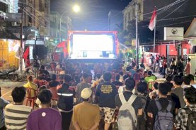 Ratusan Warga Nobar Timnas Indonesia Bersama Ilham Fauzi di Kantor PDIP Makassar