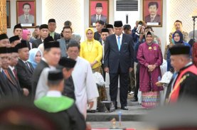 Sumpah Jabatan Anggota DPRD Makassar, Indira Ucapkan Selamat