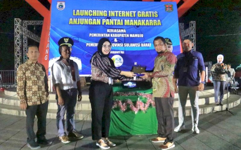 LAUNCHING. Suasana Launching internet gratis Anjungan Pantai Manakarra, Mamuju, Sulbar, Selasa (24/9/2024). foto: istimewa