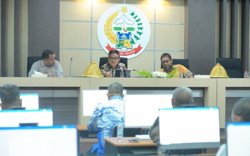 SELEKSI. Sekda Provinsi Sulsel, Jufri Rahman, membuka kegiatan seleksi Dewan Pendidikan Provinsi Sulsel 2024 yang digelar Dinas Pendidikan Provinsi Sulsel di Gedung Unit Pelaksana Teknis (UPT) Penilaian Potensi dan Kompetensi Badan Kepegawaian Daerah, Kantor Gubernur Sulsel, Sabtu (28/9/2024). foto: istimewa