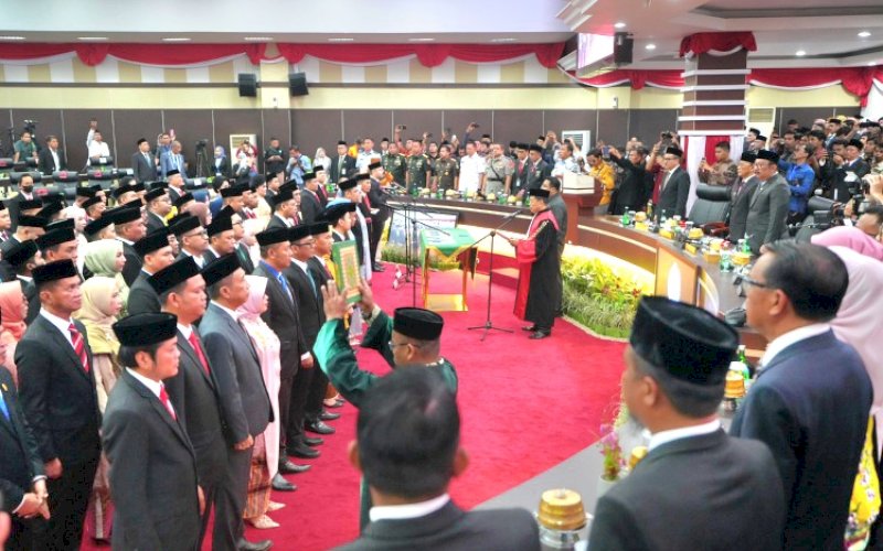 PELANTIKAN. Suasana pelantikan Anggota DPRD Provinsi Sulsel Periode 2024-2029 di Gedung DPRD Sulsel, Selasa (24/9/2024). foto: istimewa