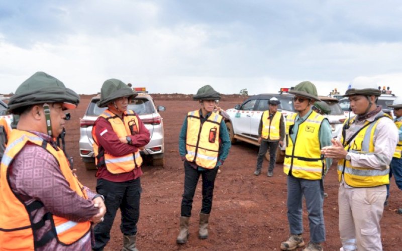 KUNJUNGAN. Pj Bupati Kolaka, Muhammad Fadlansyah, bersama rombongan melakukan kunjungan resmi ke PT Vale Indonesia Tbk (PT Vale) Indonesia Growth Project (IGP) Pomalaa, Kamis (5/9/2024). foto: istimewa