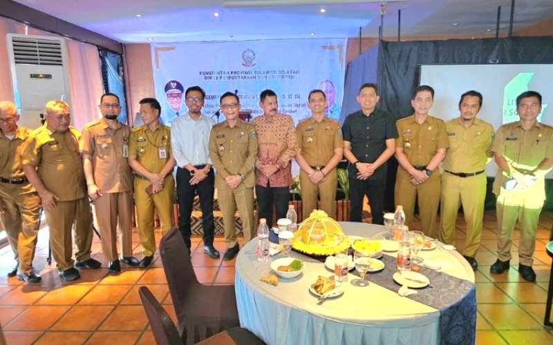 DISKUSI. Plh Kepala Diskominfo-SP Sulsel, Sultan Rakib, saat menjadi narasumber 'Efisiensi Penggunaan Digital Signature Dalam Tata Kelola Pemerintahan' yang dilaksanakan di Hotel Santika Makassar, belum lama ini. foto: istimewa