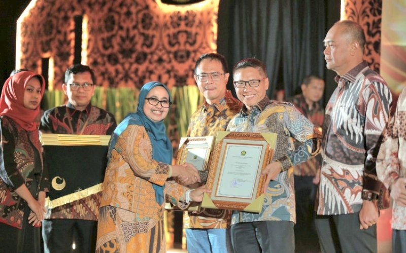 GPM AWARD. Head of HSOR, Environment and Sustainability Operation PT Vale Indonesia, Muhammad Adli Lubis, menerima GMP Award 2024 yang digelar Kementerian ESDM di Hotel Bidakara, Jakarta, Rabu (24/09/2024). foto: istimewa