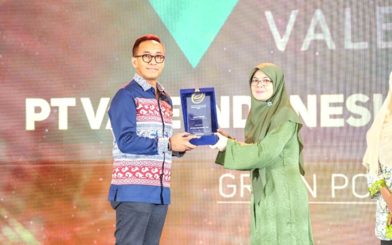 PENGHARGAAN. PT Vale Indonesia tbk (PT Vale) meraih tujuh penghargaan dalam ajang Eco-tech Pioneer and Sustainability Award (EPSA) 2024 yang diadakan Departemen Teknik Lingkungan Universitas Diponegoro di Semarang, Jawa Tengah, Sabtu (31/8/2024). foto: istimewa