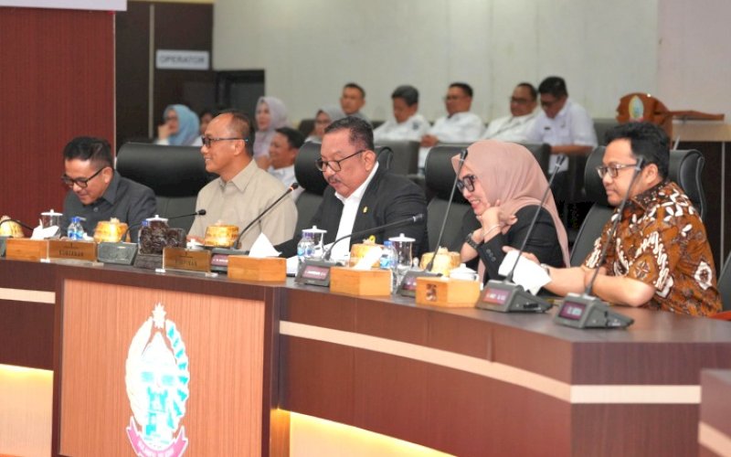 RAPAT PARIPURNA. Pj Gubernur Sulsel, Zudan Arif Fakrulloh, menghadiri Rapat Paripurna Pengantar Nota Keuangan di DPRD Provinsi Sulsel, Rabu (4/9/2024). foto: istimewa