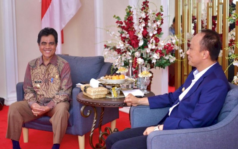 AUDIENSI. Pj Gubernur Sulsel Zudan Arif Fakrulloh menerima audiensi Wakil Bupati Selayar Syaiful Arif di Rumah Jabatan Sulsel, Jumat (27/9/2024). foto: istimewa