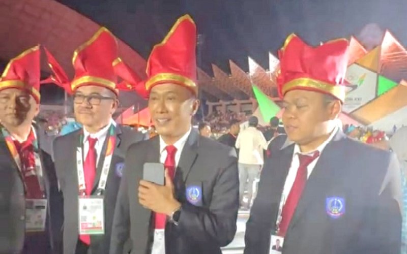 PON. Pj Gubernur Sulsel Zudan Arif Fakrulloh, bersama Ketua KONI Sulsel Yasir Mahmud, Sekda Sulsel Jufri Rahman, dan Kepala Dinas Pemuda dan Olahraga Provinsi Sulsel Suherman turut hadir dalam acara pembukaan PON XXI Aceh-Sumut 2024 di Stadion Harapan Bangsa, Banda Aceh, Aceh, Senin (9/9/2024) malam. foto: istimewa