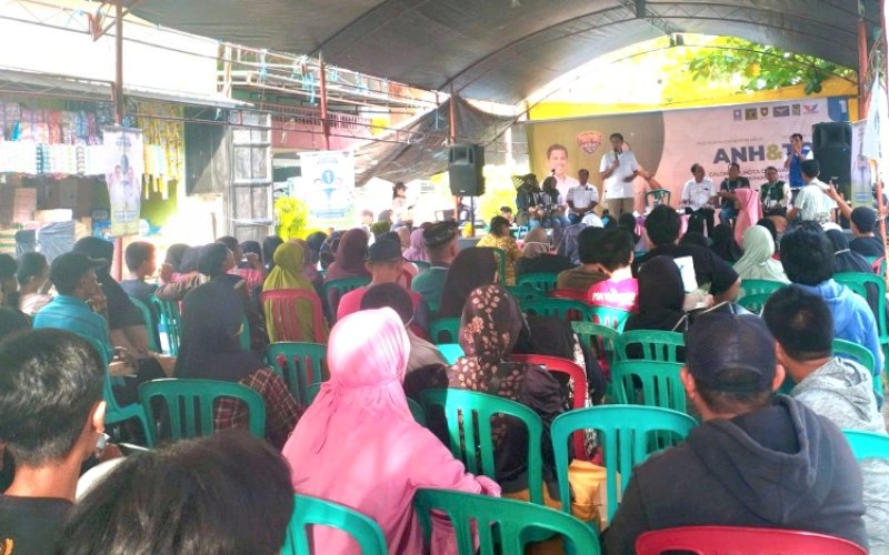 KAMPANYE. Pasangan Calon Wali Kota dan Wakil Wali Kota Parepare Nomor Urut 1, Andi Nurhaldin Nurdin Halid-Taqyuddin Djabbar (ANH-TQ), melanjutkan kampanye mereka di Jl Muhammadiyah, Kelurahan Ujung Lare, Kecamatan Soreang, Kota Parepare, Senin (14/10/2024) sore. foto: istimewa