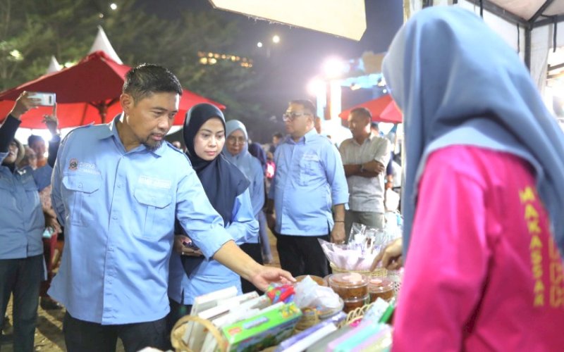 FAMS FESTIVAL. Pjs Wali Kota Makassar, Andi Arwin Azis, secara resmi membuka Fams Festival 2024 yang diselenggarakan Dinas Pengendalian Penduduk dan Keluarga Berencana (DPPKB) Kota Makassar di Taman Pakui Makassar, Jumat (18/10/2024). foto: istimewa