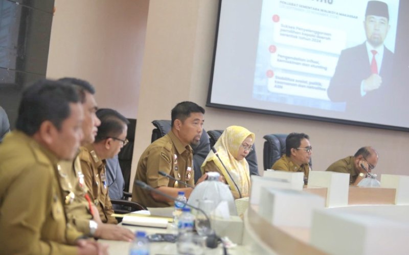RAKOR. Rapat Koordinasi (Rakor) lingkup Pemerintah Kota (Pemkot) Makassar dipimpin langsung Penjabat Sementara (Pjs) Wali Kota Makassar, Andi Arwin Azis di Ruang Sipakatau Balai Kota Makassar, Senin (14/10/2024). foto: istimewa