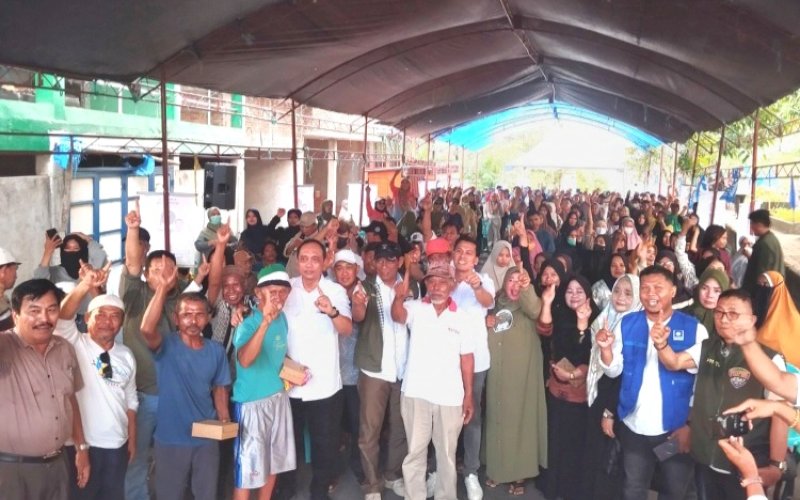 KAMPANYE. Pasangan Calon Wali Kota dan Wakil Wali Kota Parepare Nomor Urut 1, Andi Nurhaldin Nurdin Halid dan Taqyuddin Djabbar (ANH-TQ), kampanye terbuka bersama masyarakat Kelurahan Tiro Sompe, Kecamatan Bacukiki Barat, Kota Parepare, Minggu (13/10/2024). foto: istimewa