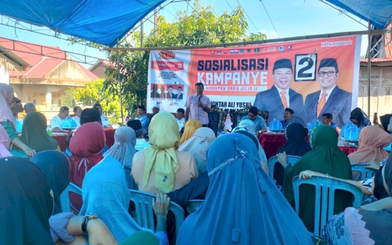 TATAP MUKA. Pasangan Calon Bupati dan Wakil Bupati Bulukumba, Andi Muchtar Ali Yusuf-Andi Edy Manaf, kampanye tatap muka di Dusun Ganting, Desa Batunilamung, Kecamatan Kajang, Bulukumba, Rabu (16/10/2024). foto: istimewa