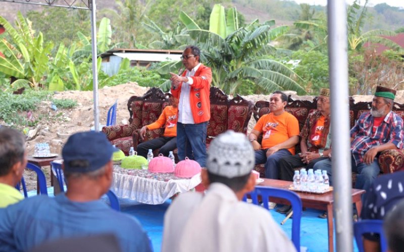KAMPANYE. Calon Gubernur Sulsel, Moh Ramdhan Pomanto, kampanyenya di Kelurahan Lawawoi, Kecamatan Watang Pulu, Sidrap, Jumat (18/10/2024) petang. foto: istimewa