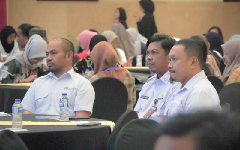 ICAS. Pj Sekda Kota Makassar, Firman Hamid Pagarra (tengah), menghadiri pembukaan The 2nd International Conference on Administrative Science (ICAS) 2024 yang berlangsung di Unhas Hotel and Convention, Rabu (16/10/2024). foto: istimewa