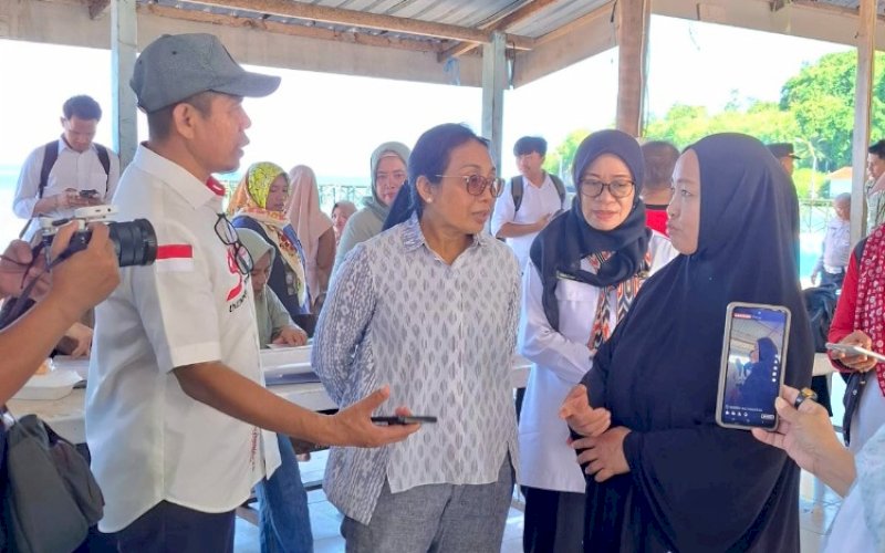 KUNJUNGAN. Menteri PPPA, I Gusti Ayu Bintang Darmawati, berkunjung ke wisata Karampuang, Kabupaten Mamuju, Sulbar, Rabu (9/10/2024). foto: istimewa