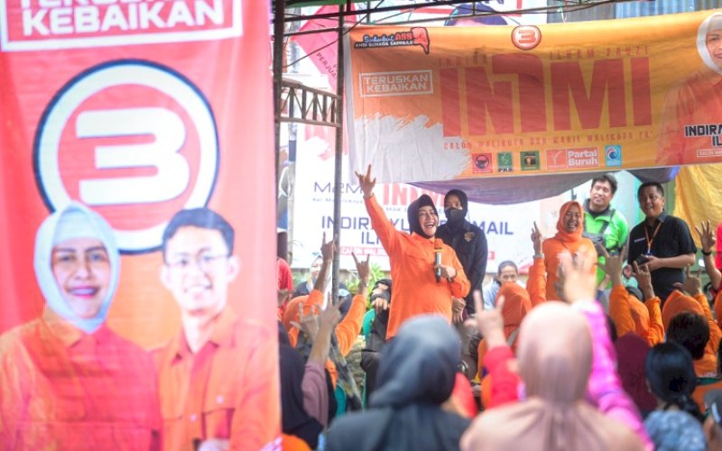 KAMPANYE. Calon Wali Kota Makassar, Indira Jusuf Ismail, berkampanye di Kelurahan Maradekaya, Kecamatan Makassar, Kota Makassar, Kamis (3/10/2024). foto: istimewa