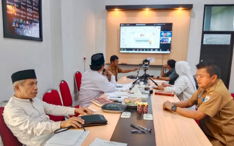AUDISI. Korpri Sulbar laksanakan audisi calon kafilah Musabaqah Tilawatil Qur'an (MTQ) Korpri VII 2024 yang akan dilaksanakan di Kota Palangkaraya, Kalteng melalui Zoom meeting, Rabu (9/10/2024). foto: istimewa