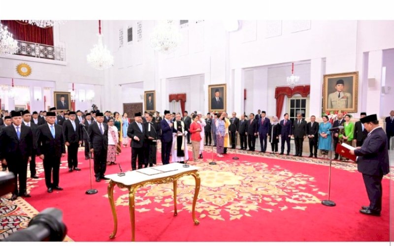PELANTIKAN. Presiden, Prabowo Subianto, secara resmi melantik para wakil menteri Kabinet Merah Putih masa jabatan periode 2024-2029 di Istana Negara, Jakarta, Senin (21/20/2024). foto: istimewa