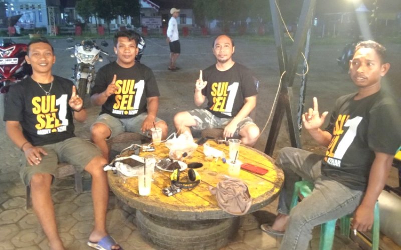 DUKUNGAN. Salah satu relawan pendukung pasangan Calon Gubernur dan Wakil Gubernur Sulsel Nomor Urut 1, Moh Ramdhan Pomanto-Azhar Arsyad, Sibawanna Danny Pomanto (Sibawanna DP) di Kabupaten Bone. foto: istimewa