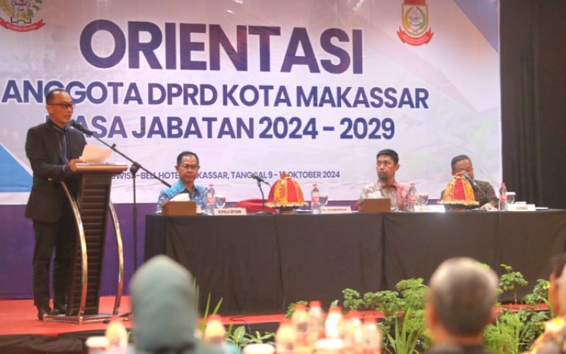 PENUTUPAN. Pj Gubernur Sulsel Zudan Arif Fakrulloh, menutup orientasi anggota DPRD Kota Makassar masa jabatan 2024-2029 di Swissbell Hotel Makassar, Sabtu (12/10/2024). foto: istimewa