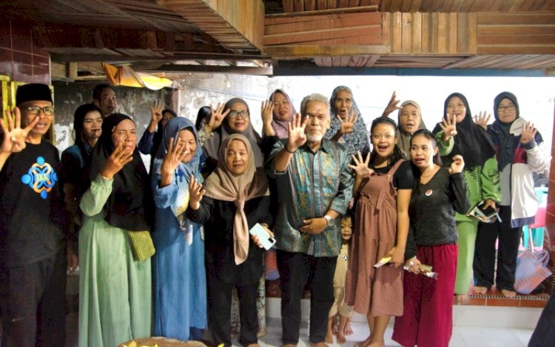 KAMPANYE. Calon Wali Kota Makassar Nomor Urut 4, Amri Arsyid, berkampanye di Kelurahan Karunrung, Kacamatan Rappocini, Kota Makassar, Minggu (10/11/2024). foto: istimewa