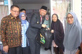 Hari Jadi Makassar Ke-417, Pjs Wali Kota Serahkan Paket Penghargaan