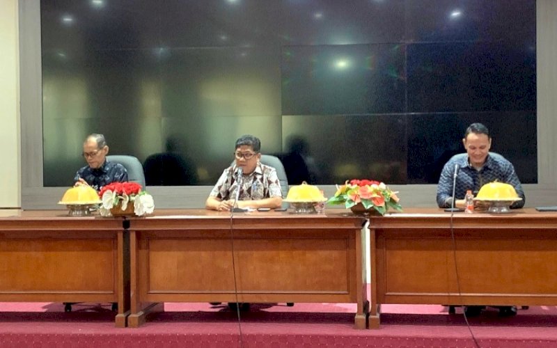 DISKUSI PUBLIK. BPBD Sulsel menggelar Diskusi Publik dan Lokakarya yang melibatkan berbagai pemangku kepentingan di Command Center, Kantor Gubernur Sulsel, Kamis (28/11/2024). foto: istimewa
