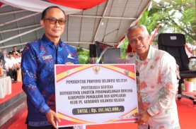 Kunker di Pangkep, Pj Gubernur Sulsel Serahkan Sejumlah Bantuan untuk Masyarakat