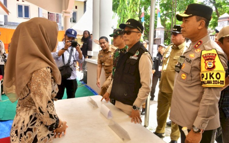 PENGECEKAN. Pj Gubernur Sulsel, Zudan Arif Fakrulloh, bersama Forkompinda Sulsel, KPU, dan Bawaslu Sulsel meninjau TPS di Kabupaten Gowa, Bantaeng, Bulukumba, Pinrang, dan Kota Parepare, Selasa (26/11/2024). foto: istimewa