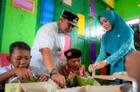 Pj Gubernur Sulbar Uji Coba Makan Bergizi Gratis di SDN 1 dan SMPN 1 Pasangkayu