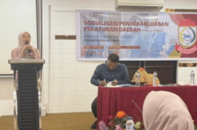Budi Hastuti Sosialisasi Perda Perlindungan Perawat