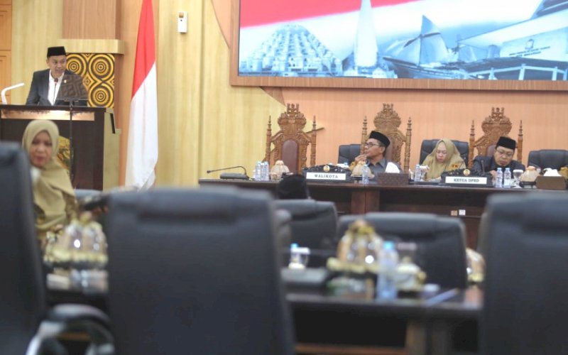 RAPAT PARIPURNA. DPRD Kota Makaasar menggelar rapat paripurna kedelapan masa persidangan pertama tahun sidang 2024/2025 DPRD Kota Makassar terkait pemandangan umum fraksi terhadap Ranperda APBD 2025 di Ruang Rapat Paripurna DPRD Kota Makassar, Selasa (19/11/2024). foto: istimewa
