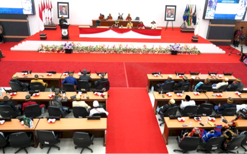 HUT SULBAR. DPRD Provinsi Sulbar menggelar Rapat Paripurna Istimewa Peringatan Hari Ulang Tahun (HUT) Provinsi Sulbar ke-20 di Gedung DPRD Sulbar, Minggu (22/9/2024). foto: istimewa