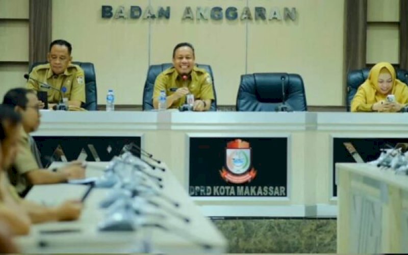 RAKOR. Sekretaris DPRD Kota Makassar, Dahyal, memimpin Rapat Koordinasi Aparatur Sipil Negara (ASN) di lingkungan Sekretariat DPRD Kota Makassar, Senin (1/7/2024). foto: istimewa