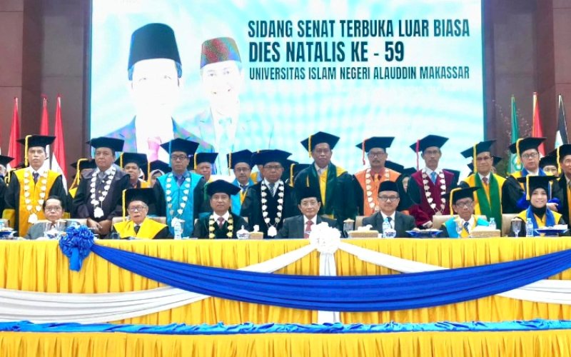 DIES NATALIS. Sekda Provinsi Sulsel Jufri Rahman mendampingi Menteri Agama Prof KH Nasaruddin Umar pada Dies Natalis ke-59 Universitas Islam Negeri (UIN) Alauddin Makassar di Kampus Samata, Kabupaten Gowa, Senin, (11/11/2024). foto: istimewa