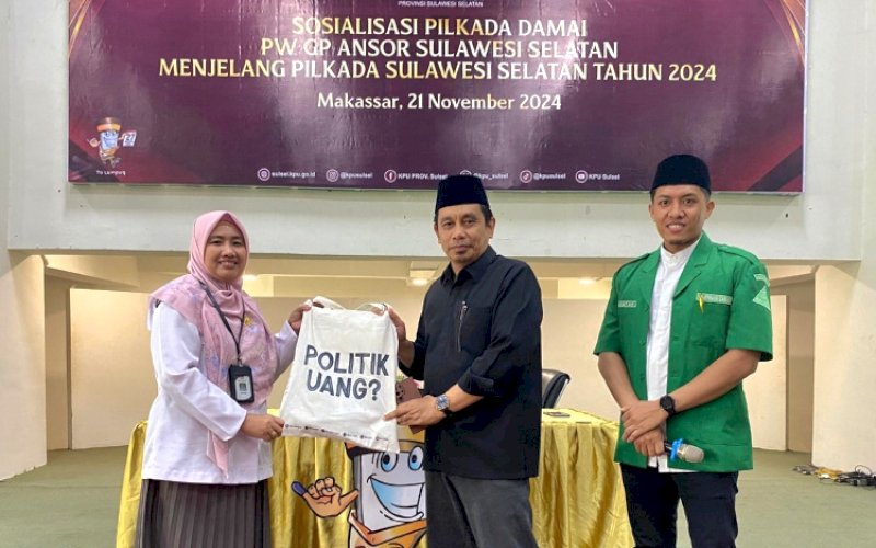SOSIALISASI. KPU Sulsel melakukan sosialisasi pentingnya Pemilu yang damai dan bersih kepada mahasiswa Universitas Islam Makassar (UIM), Kamis (21/11/2024). foto: istimewa