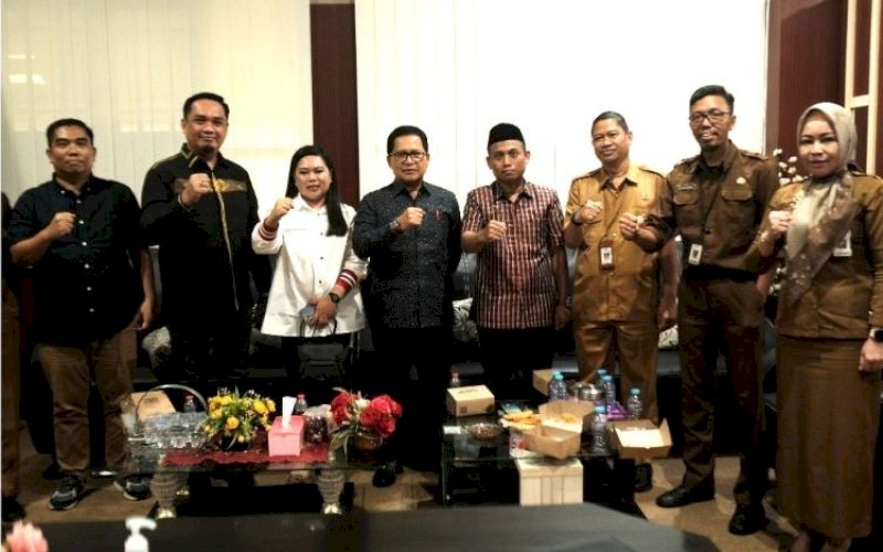 KUNKER. Komisi I DPRD Sulbar melakukan Kunjungan Kerja (Kunker) ke Diskominfo-SP Provinsi Sulsel, Selasa (30/7/2024). foto: istimewa