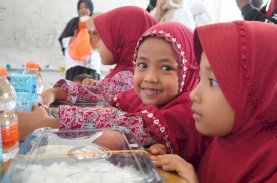 Pemprov Sulbar Gelar Makan Ikan Gratis bagi Siswa SD