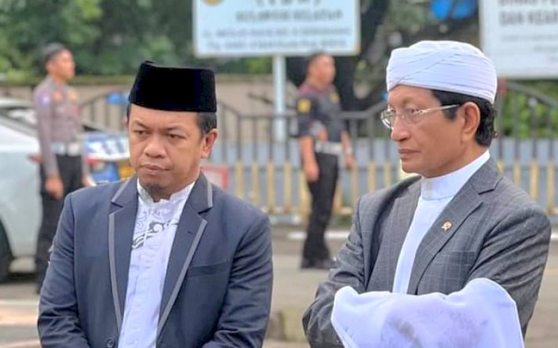 KUNJUNGAN KERJA. Menteri Agama KH Nasaruddin Umar (kanan) didampingi didampingi juga Staf Khusus Menteri Agama RI Bunyamin Yafid saat berkunjung ke Universitas Islam As&rsquo;adiyah, Sengkang, Kabupaten Wajo, Sulsel, Jumat (8/11/2024). foto: istimewa