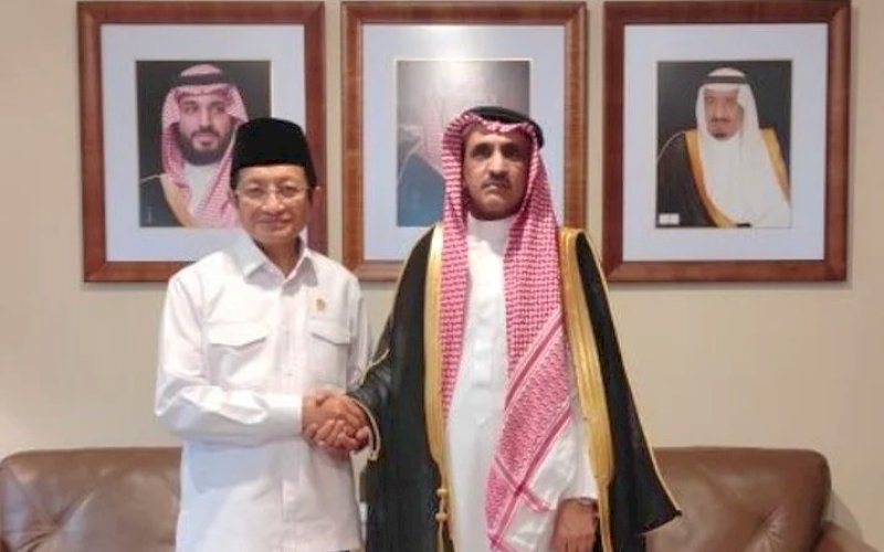 KUNJUNGAN. Menteri Agama, Nasaruddin Umar, saat berkunjung ke Kedutaan Besar Arab Saudi di Jakarta, pada Selasa (19/11/2024). foto: istimewa 