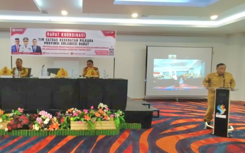 RAKOR. Kebangpol Provinsi Sulbar menggelar Rapat Koordinasi Tim Satgas Kesehatan Tingkat Provinsi di Hotel Matos, Senin (4/11/2024). foto: istimewa