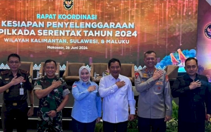 RAKOR. Ketua DPRD Provinsi Sulbar, St Suraidah Suhardi, mengikuti Rapat Koordinasi (Rakor) Kesiapan Penyelenggaraan Pilkada Serentak 2024 di Wilayah Sulwesi, Kalimantan, dan Maluku di Hotel Claro Makassar, 26 Juni 2024. foto: istimewa